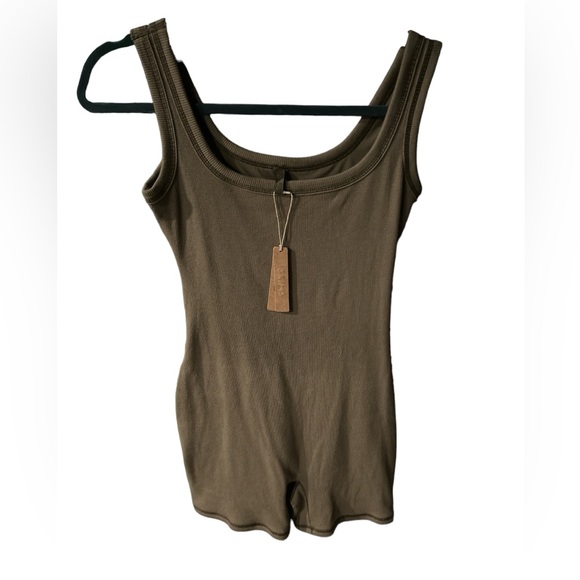 Skims Cotton Rib Onesie, Color Army - Picture 4 of 12